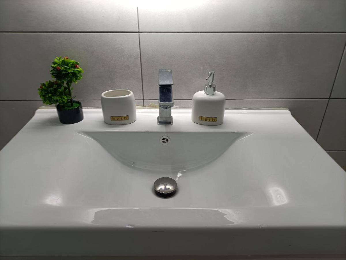 Travelers Tranquil & Chillout Apt Apartment เอเธนส์ ภายนอก รูปภาพ