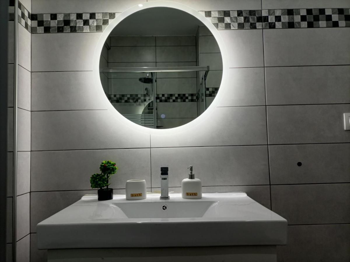 Travelers Tranquil & Chillout Apt Apartment เอเธนส์ ภายนอก รูปภาพ