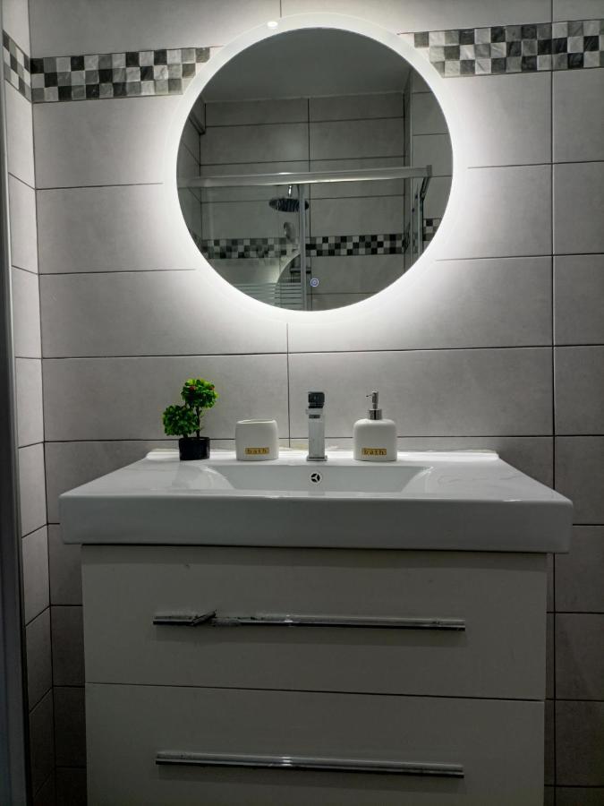 Travelers Tranquil & Chillout Apt Apartment เอเธนส์ ภายนอก รูปภาพ